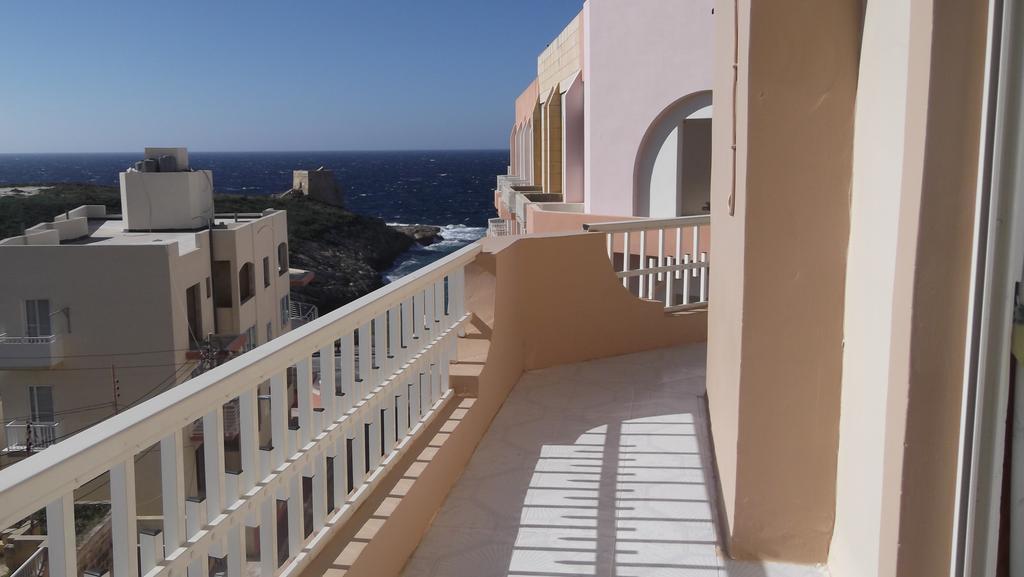 Hideaway Flats Apartment Xlendi Bilik gambar